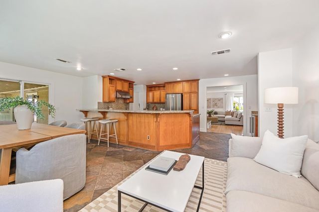 4045 Esperanza Dr, Sacramento, CA 95864
