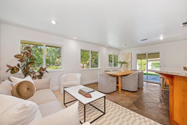 4045 Esperanza Dr, Sacramento, CA 95864