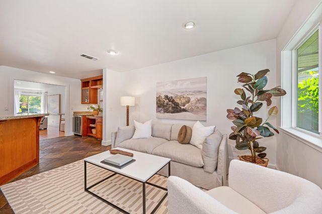 4045 Esperanza Dr, Sacramento, CA 95864