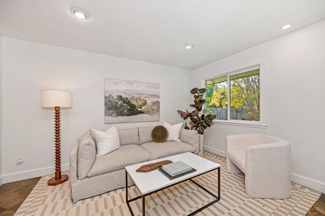 4045 Esperanza Dr, Sacramento, CA 95864