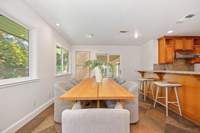 4045 Esperanza Dr, Sacramento, CA 95864