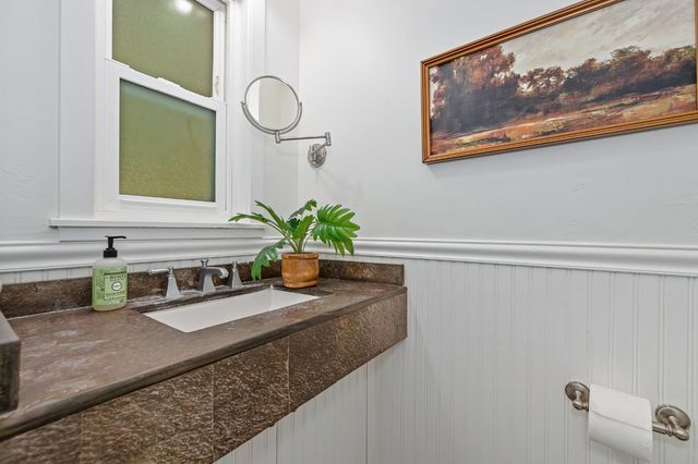 4045 Esperanza Dr, Sacramento, CA 95864
