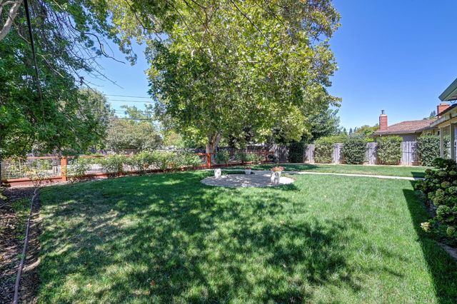 4045 Esperanza Dr, Sacramento, CA 95864