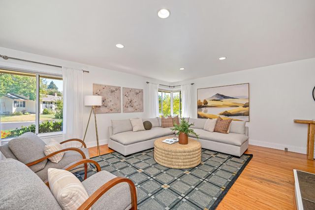 4045 Esperanza Dr, Sacramento, CA 95864