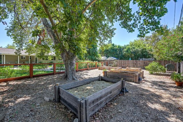 4045 Esperanza Dr, Sacramento, CA 95864