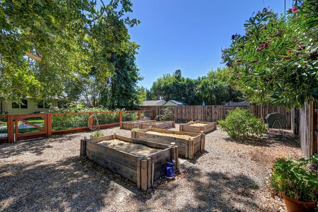 4045 Esperanza Dr, Sacramento, CA 95864