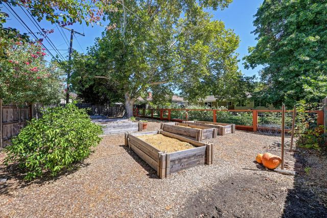 4045 Esperanza Dr, Sacramento, CA 95864