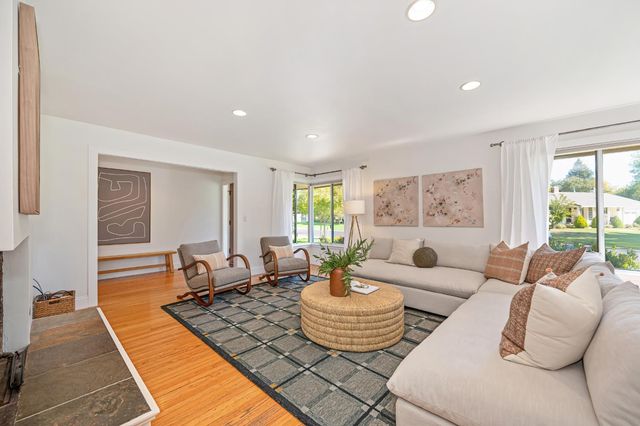 4045 Esperanza Dr, Sacramento, CA 95864