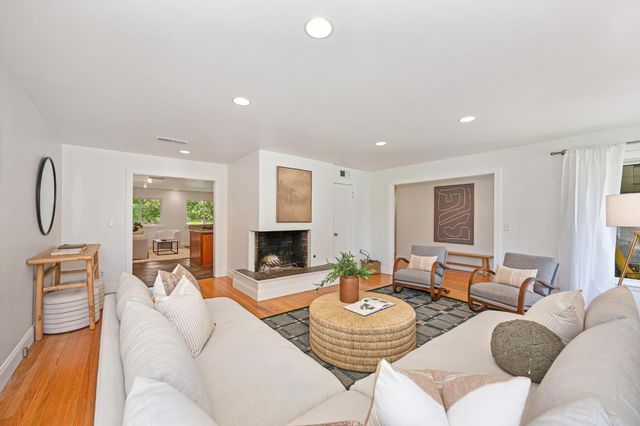 4045 Esperanza Dr, Sacramento, CA 95864