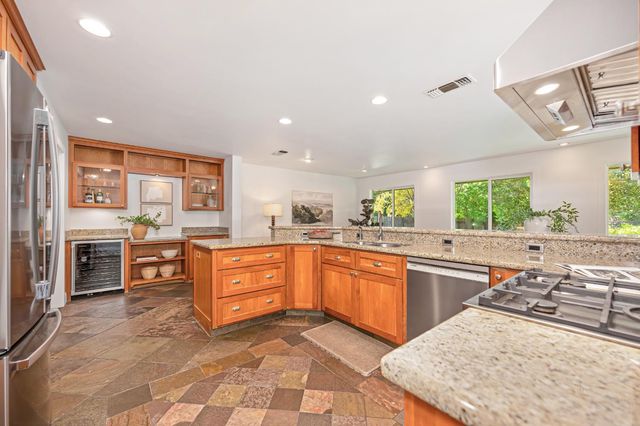 4045 Esperanza Dr, Sacramento, CA 95864