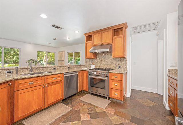 4045 Esperanza Dr, Sacramento, CA 95864