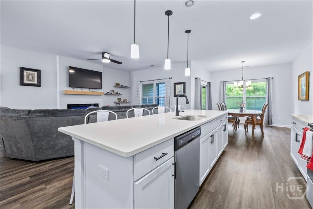 Image 10 of property listing at 147 Bellasera Way, Richmond Hill, GA 31324