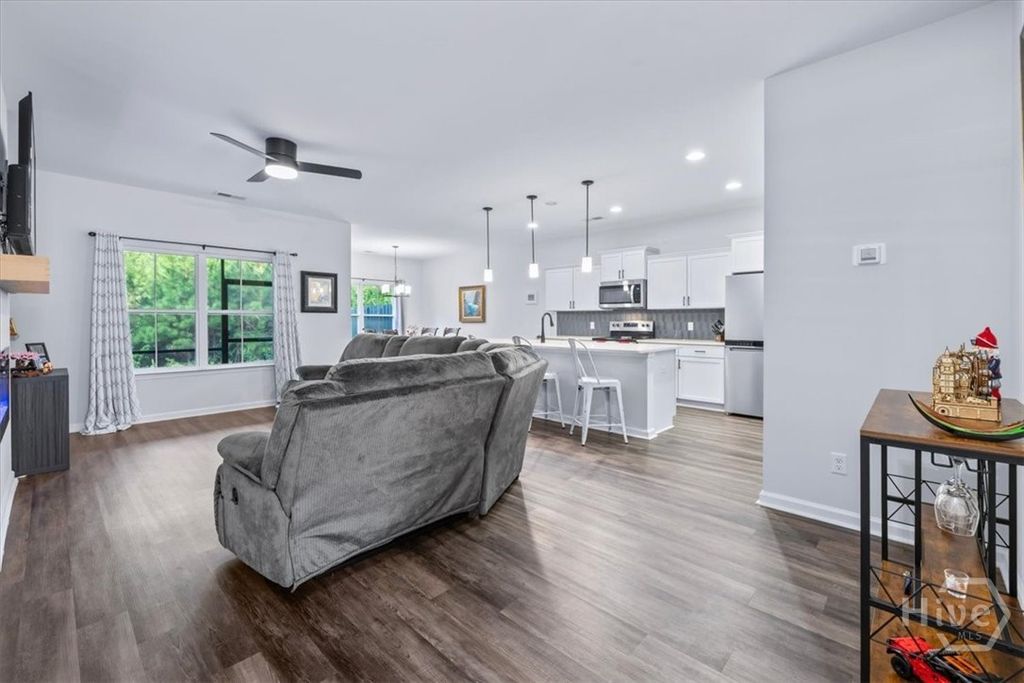 Image 4 of property listing at 147 Bellasera Way, Richmond Hill, GA 31324