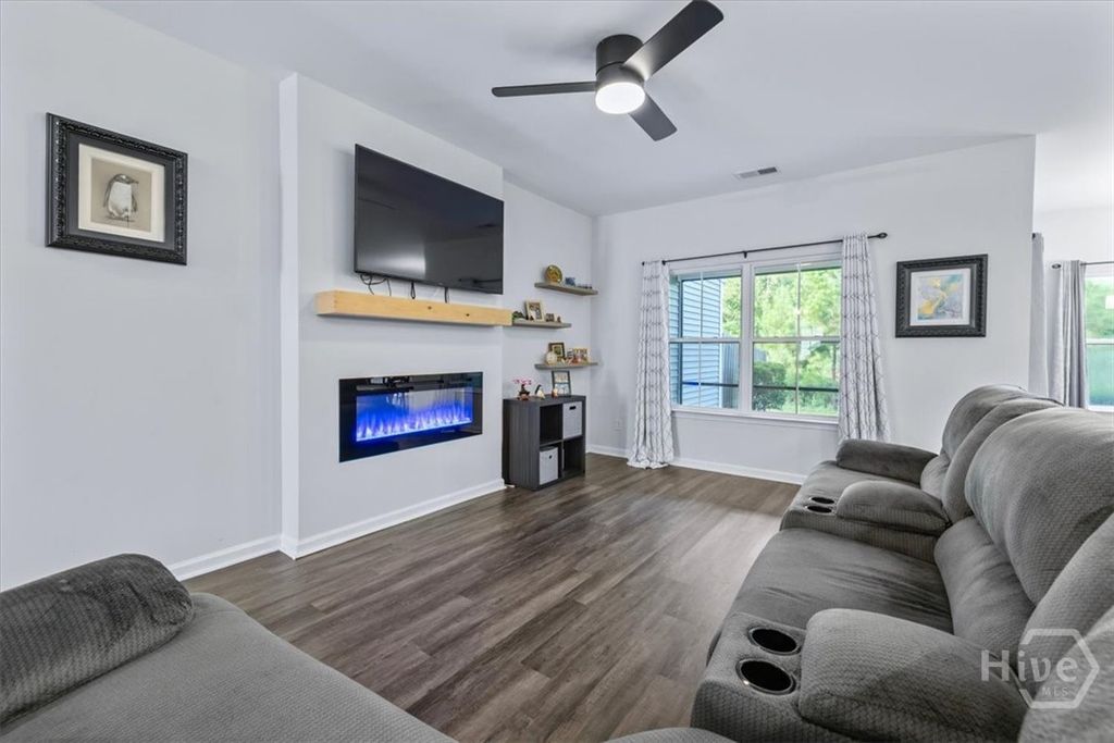 Image 5 of property listing at 147 Bellasera Way, Richmond Hill, GA 31324