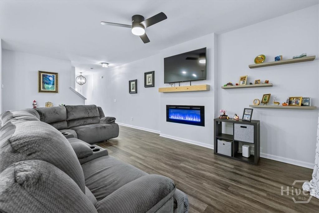 Image 6 of property listing at 147 Bellasera Way, Richmond Hill, GA 31324