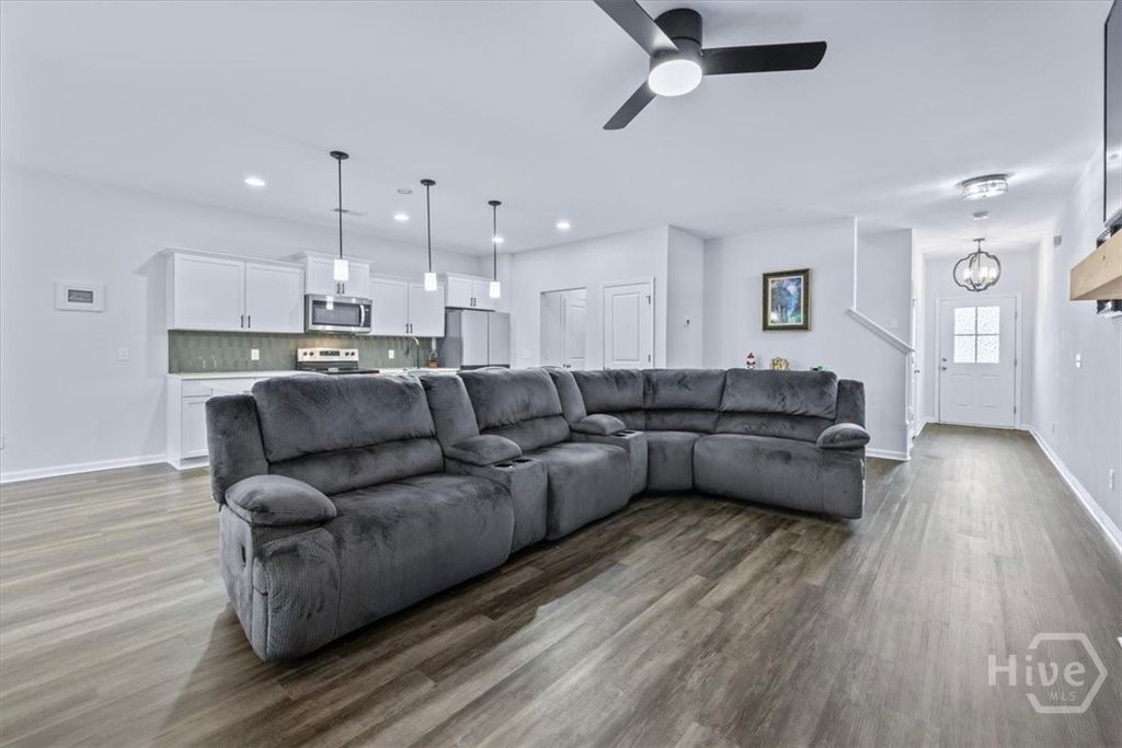 Image 7 of property listing at 147 Bellasera Way, Richmond Hill, GA 31324