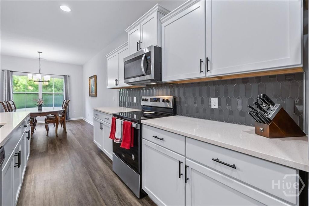 Image 9 of property listing at 147 Bellasera Way, Richmond Hill, GA 31324