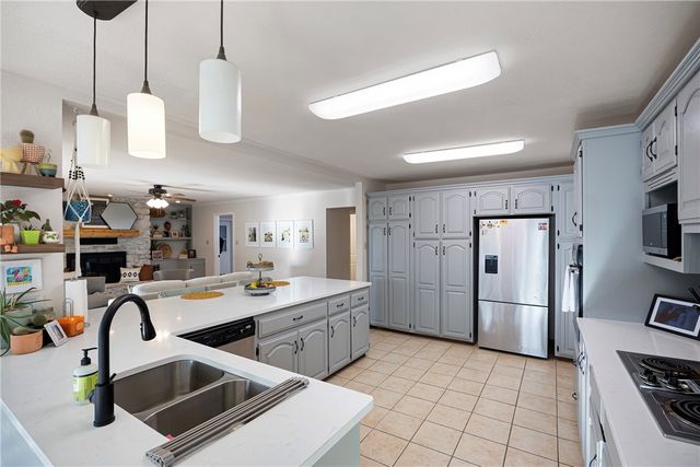 1424 Lands End, Russellville, AR 72802