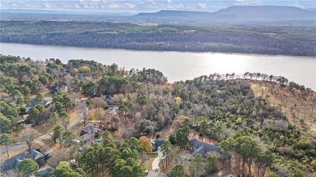 1424 Lands End, Russellville, AR 72802