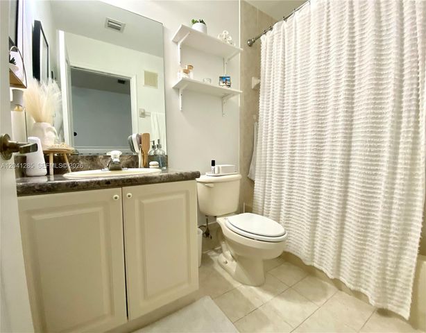 7250 NW 177th Street 20016, Hialeah, FL 33015