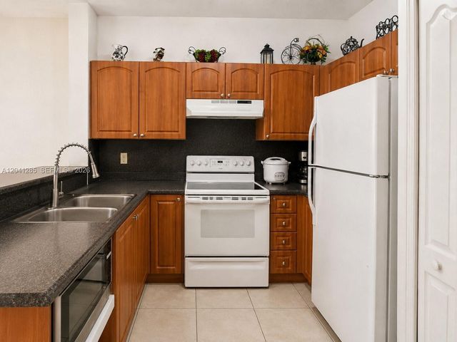7250 NW 177th Street 20016, Hialeah, FL 33015