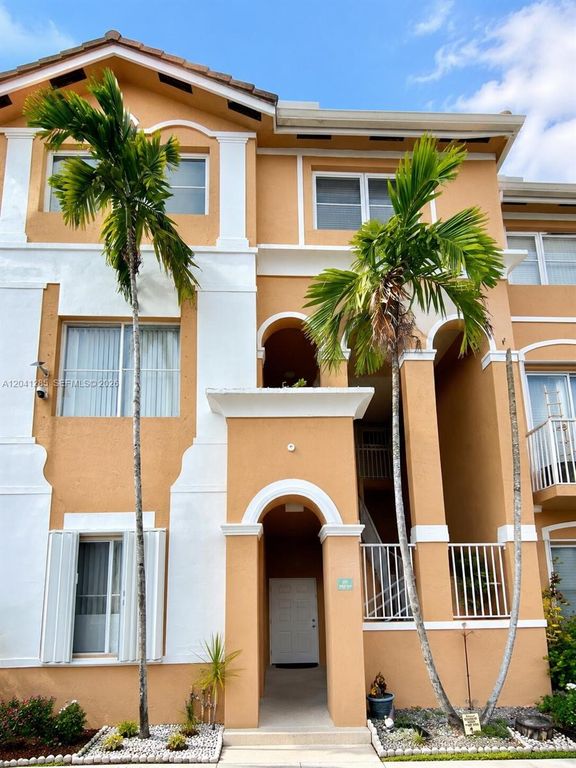 7250 NW 177th Street 20016, Hialeah, FL 33015
