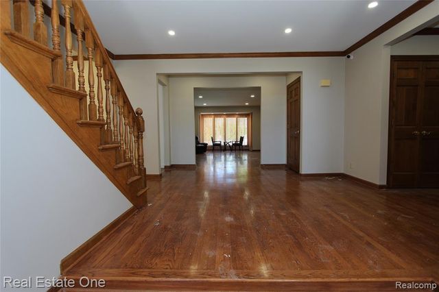 360 Wilshire Drive, Bloomfield Hills, MI 48302
