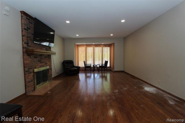 360 Wilshire Drive, Bloomfield Hills, MI 48302