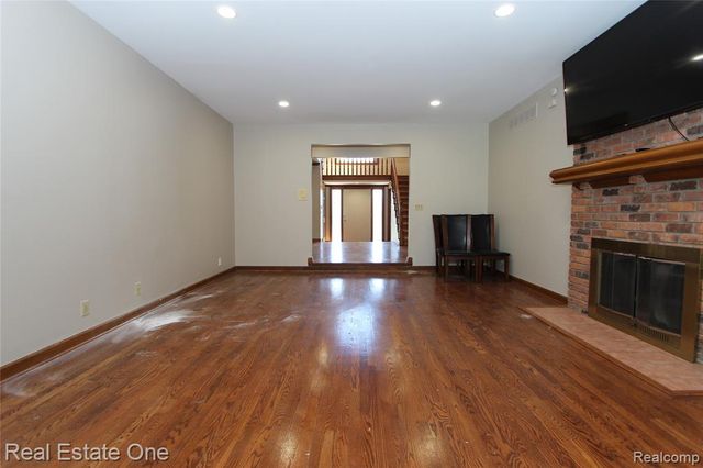 360 Wilshire Drive, Bloomfield Hills, MI 48302