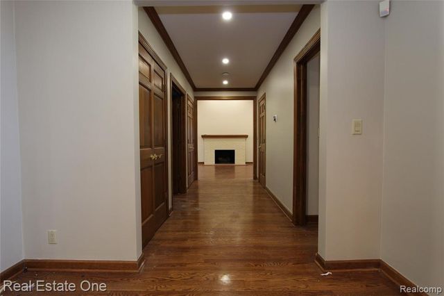 360 Wilshire Drive, Bloomfield Hills, MI 48302