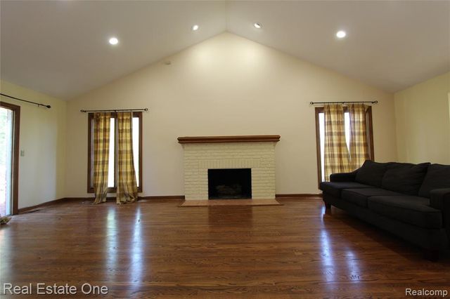 360 Wilshire Drive, Bloomfield Hills, MI 48302