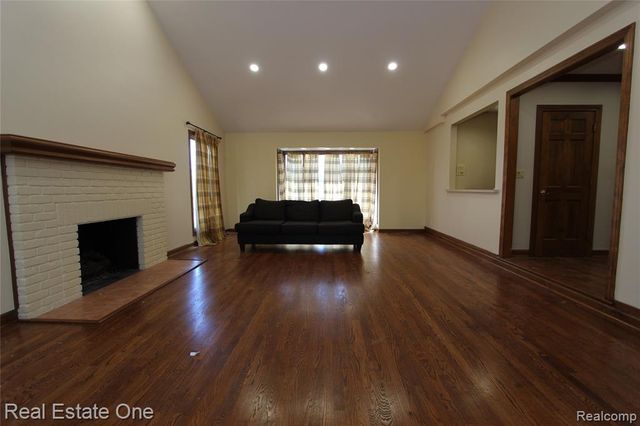 360 Wilshire Drive, Bloomfield Hills, MI 48302