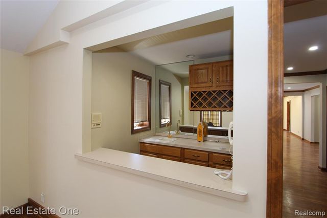 360 Wilshire Drive, Bloomfield Hills, MI 48302