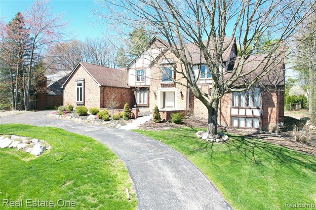 360 Wilshire Drive, Bloomfield Hills, MI 48302