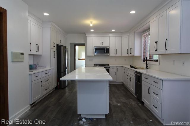 360 Wilshire Drive, Bloomfield Hills, MI 48302
