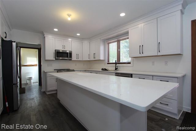 360 Wilshire Drive, Bloomfield Hills, MI 48302