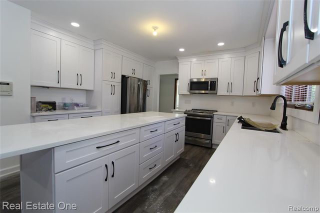 360 Wilshire Drive, Bloomfield Hills, MI 48302