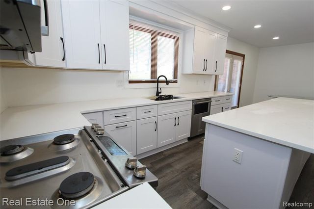 360 Wilshire Drive, Bloomfield Hills, MI 48302