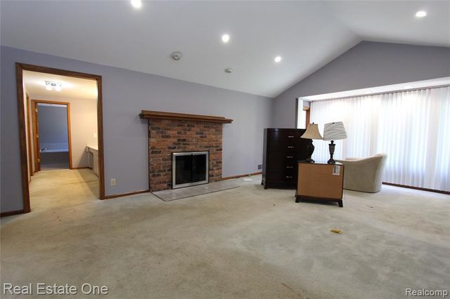 360 Wilshire Drive, Bloomfield Hills, MI 48302