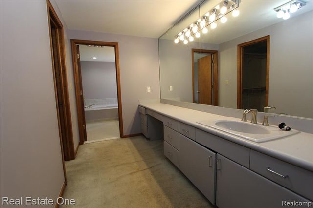 360 Wilshire Drive, Bloomfield Hills, MI 48302