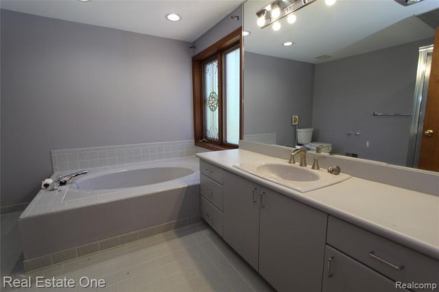 360 Wilshire Drive, Bloomfield Hills, MI 48302