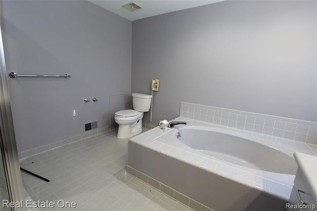 360 Wilshire Drive, Bloomfield Hills, MI 48302