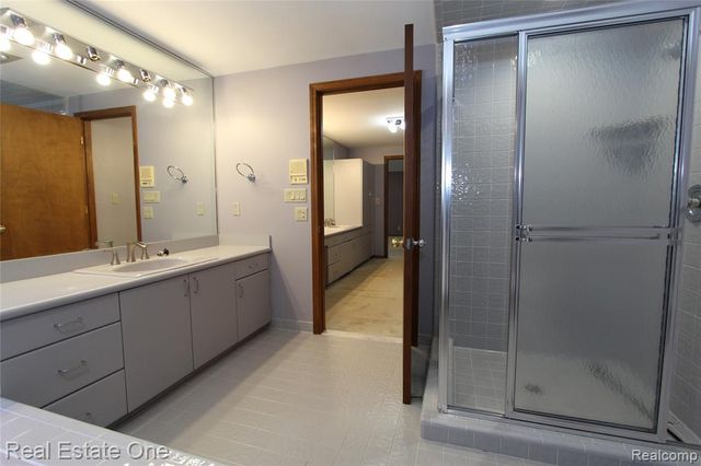 360 Wilshire Drive, Bloomfield Hills, MI 48302