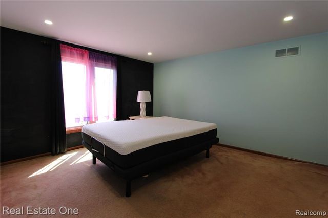 360 Wilshire Drive, Bloomfield Hills, MI 48302