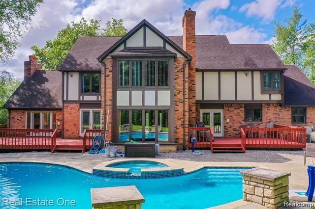 360 Wilshire Drive, Bloomfield Hills, MI 48302