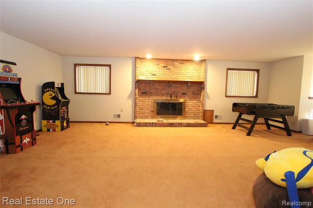 360 Wilshire Drive, Bloomfield Hills, MI 48302