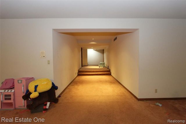 360 Wilshire Drive, Bloomfield Hills, MI 48302