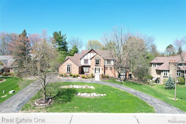 360 Wilshire Drive, Bloomfield Hills, MI 48302