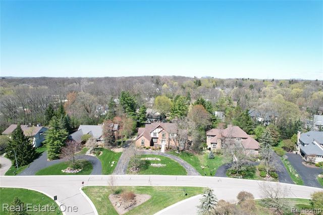360 Wilshire Drive, Bloomfield Hills, MI 48302