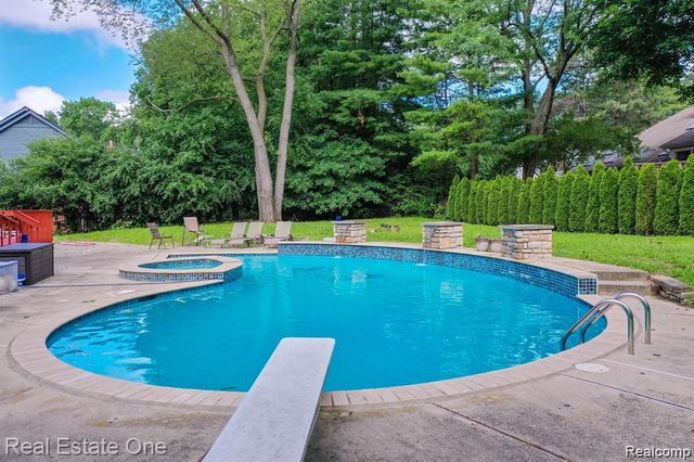 360 Wilshire Drive, Bloomfield Hills, MI 48302